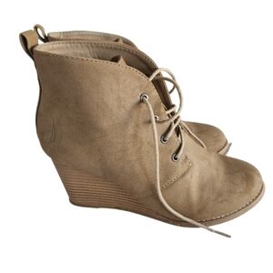 Womens 8.5 Nautica Tan Lace-Up Neutral Wedge Ankle Boots